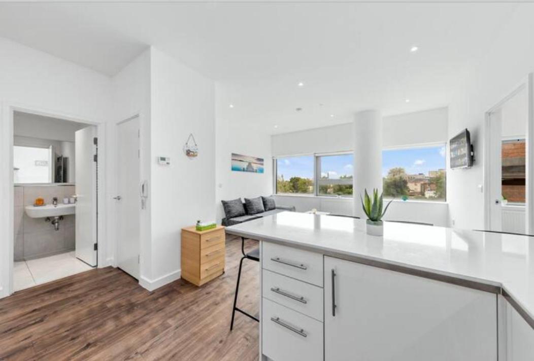 Airy 2Br Flat Delta London Dp332 Apartamento Croydon Exterior foto