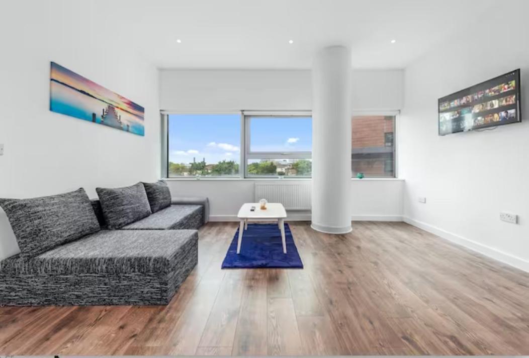 Airy 2Br Flat Delta London Dp332 Apartamento Croydon Exterior foto