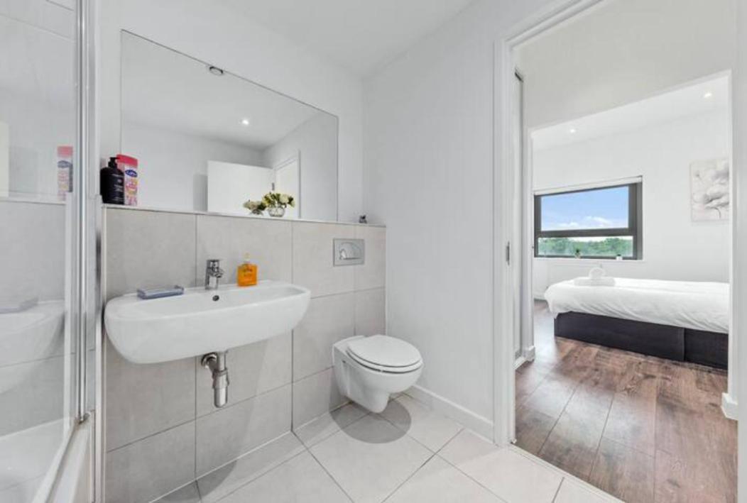 Airy 2Br Flat Delta London Dp332 Apartamento Croydon Exterior foto