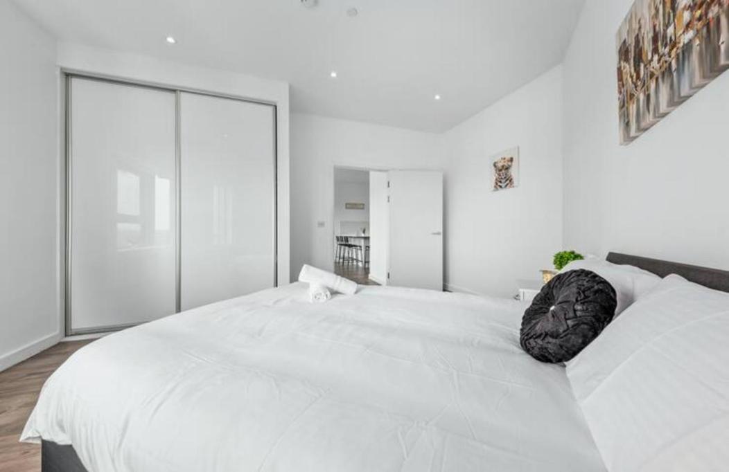 Airy 2Br Flat Delta London Dp332 Apartamento Croydon Exterior foto